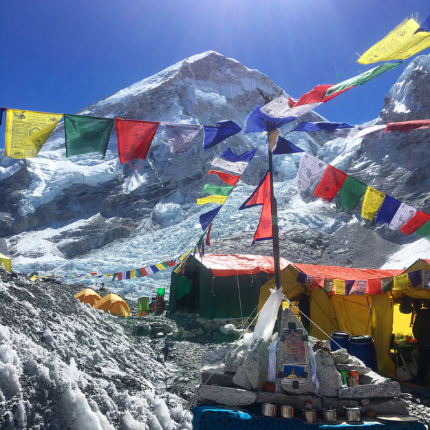 everest-flags