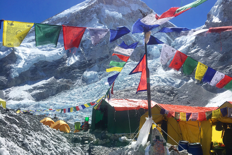 everest-flags